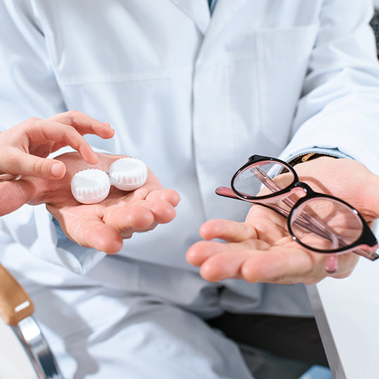 Contact Lenses vs. Eyeglasses: The Best Choice - Vision Express