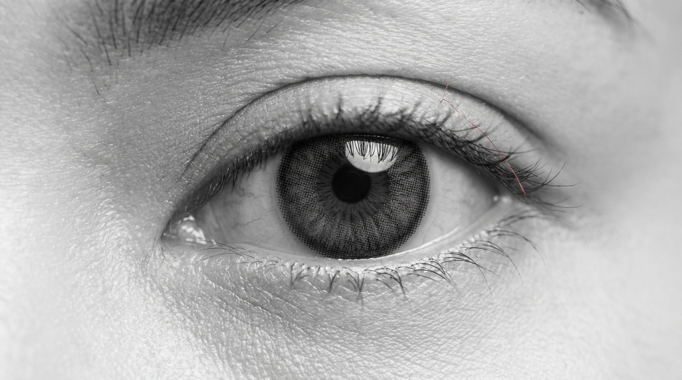 Colored contact lenses: how to wear them safely